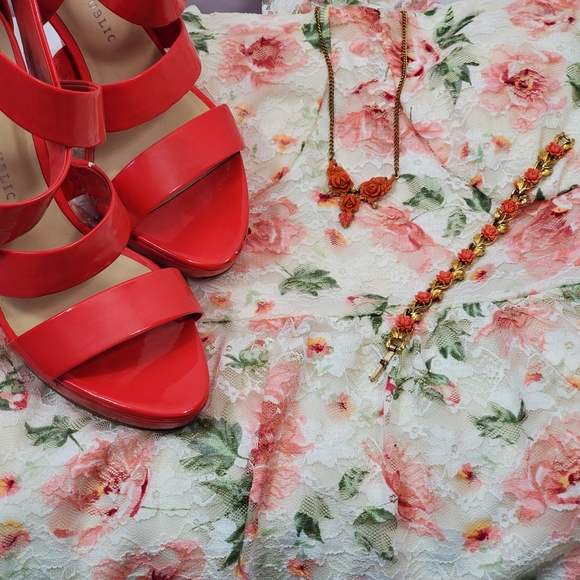 Meet your Posher, Jessica - Picture 2 of 4